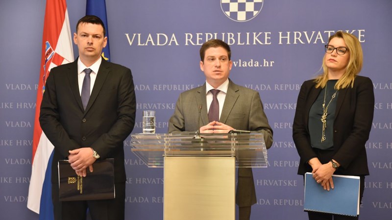 Ministar Butković: Novim Zakonom o prijevozu u cestovnom prometu jeftiniji i dostupniji taksi za sve građane 